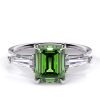 inel cu tapered diamonds emerald cut fancy green diamante naturale diamante crescute in laborator lcmh193 al2