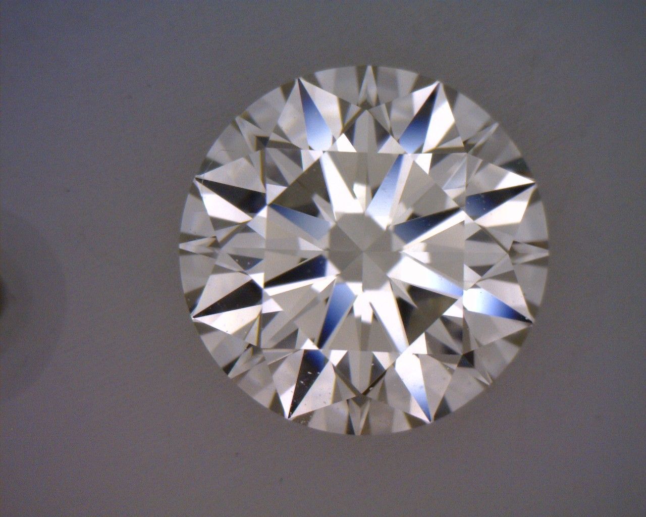 1437314131 Diamant Natural ROUND VVS2