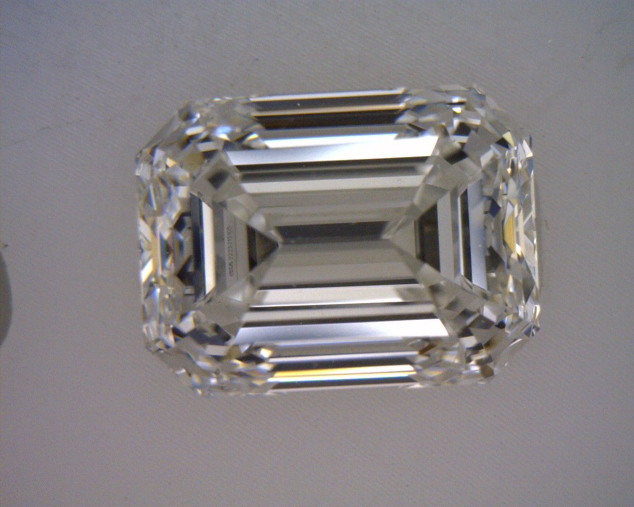 2225215105 Diamant Natural EMERALD VVS2